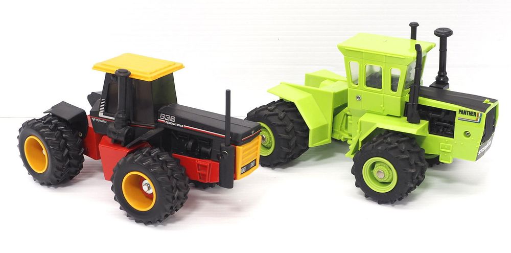 Lot 193: (2) Small 4WD Tractors