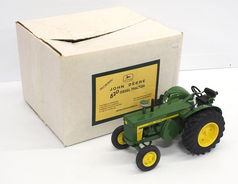 Lot 246: John Deere 820 Diesel Tractor