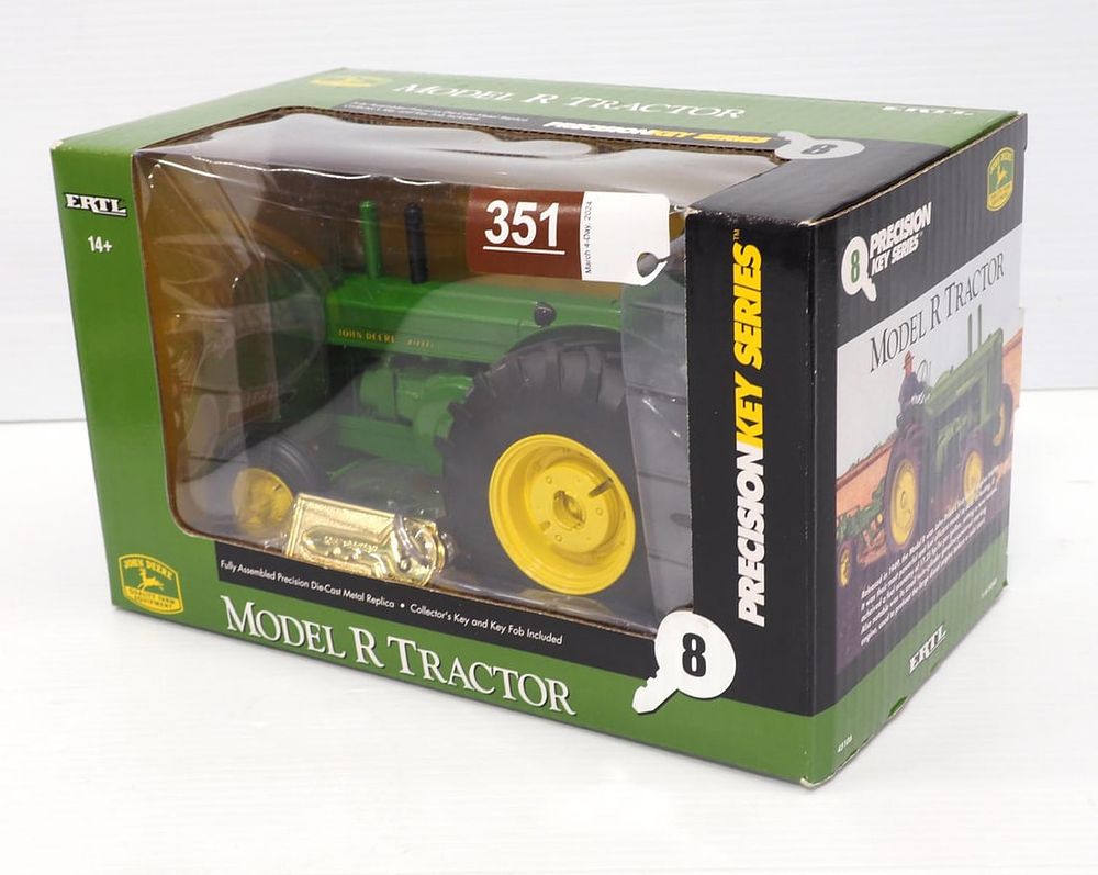 Lot 351: John Deere Model R Tractor
