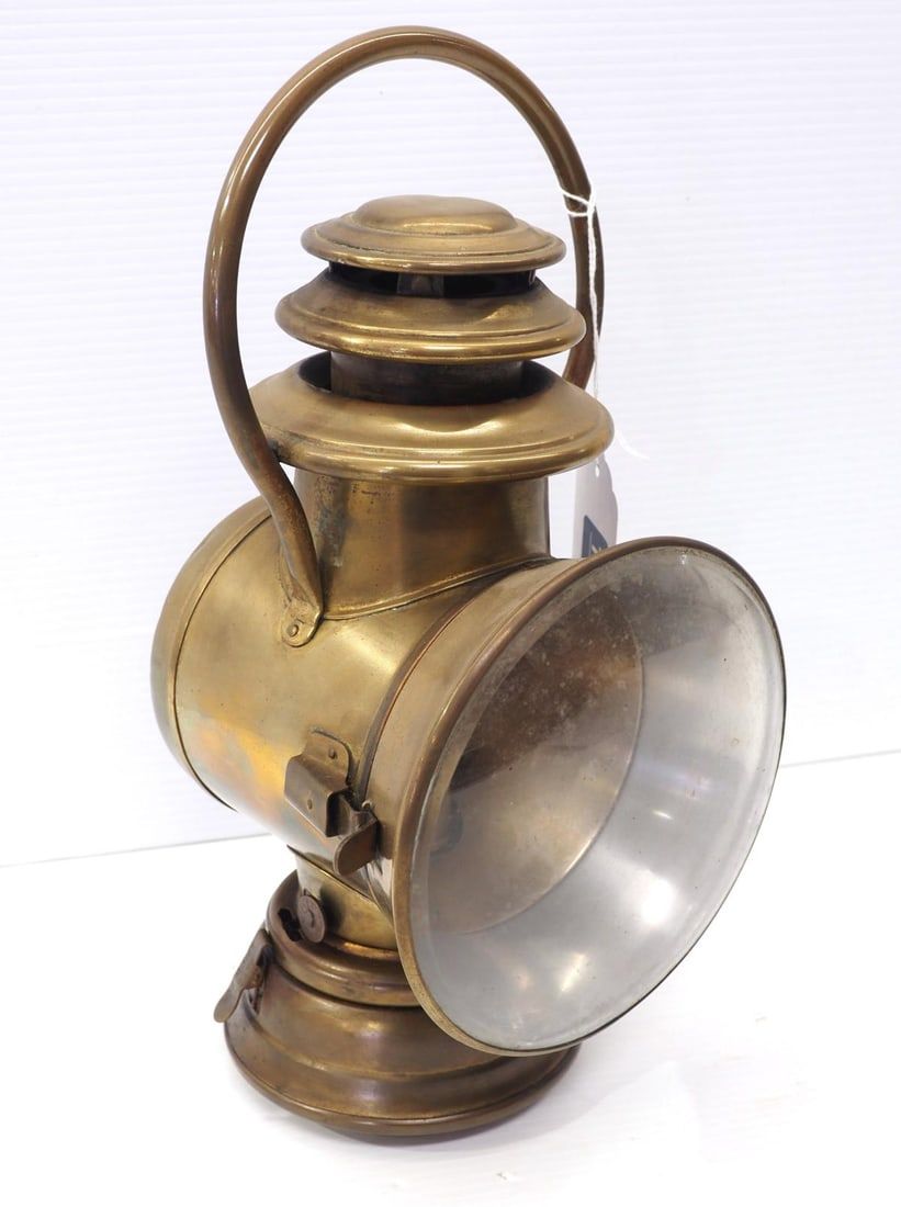 Lot 1019: Brass Dietz Regal Motor Lamp