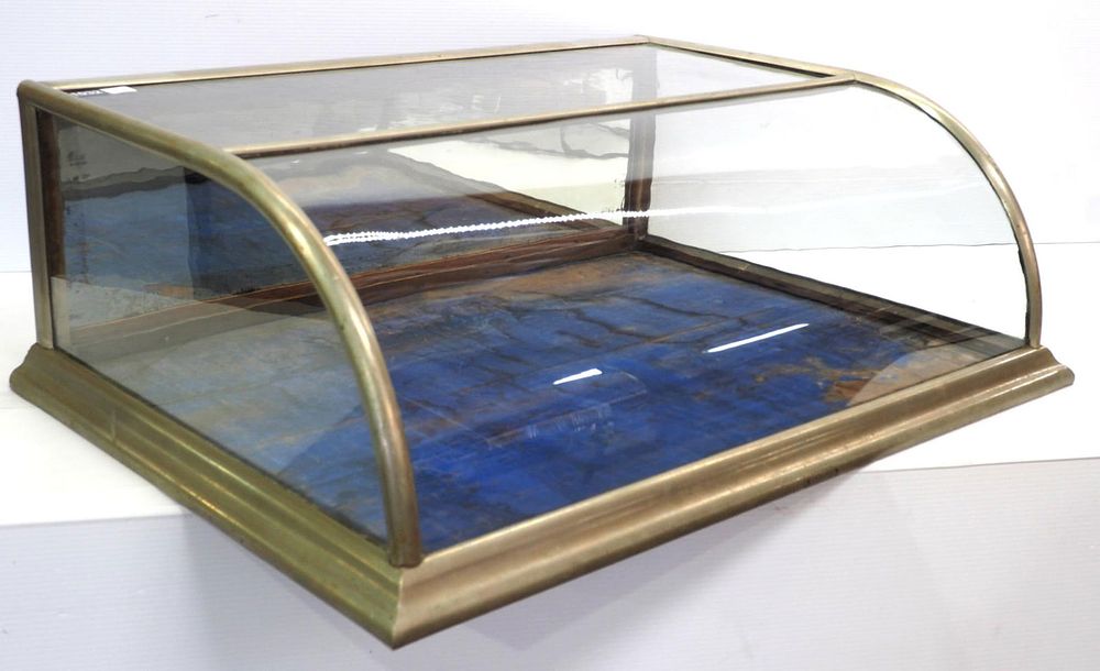 Lot 1032: Countertop display case