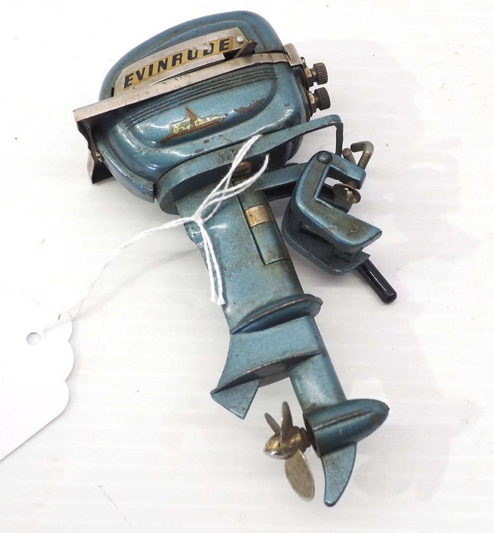 Lot 1034: Evinrude toy boat motor