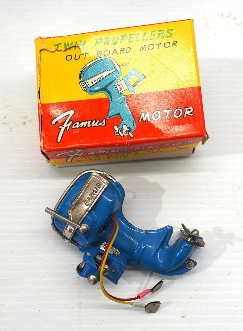 Lot 1036: Famus Outboard toy boat motor