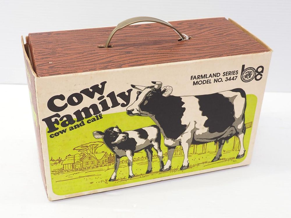 Lot 1041: Breyer No.3447 Cow Family models