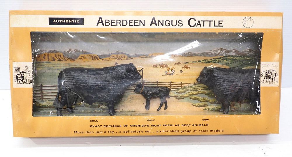 Lot 1042: Hartland No.669 Aberdeen Angus Cattle Set