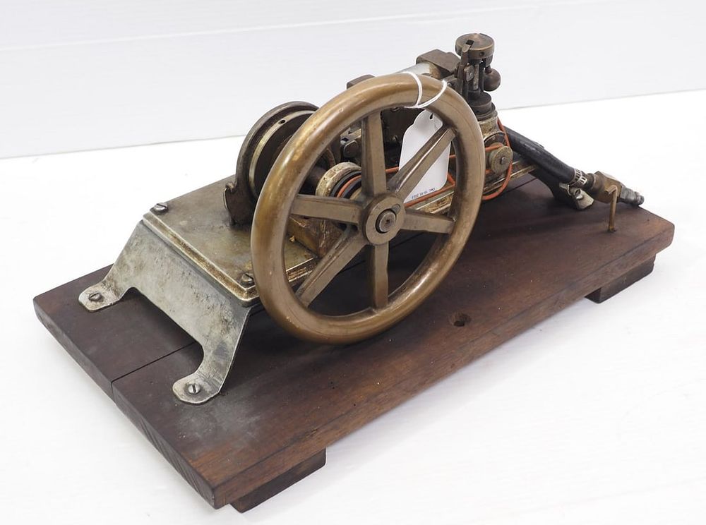 Lot 1064: Model steam engine