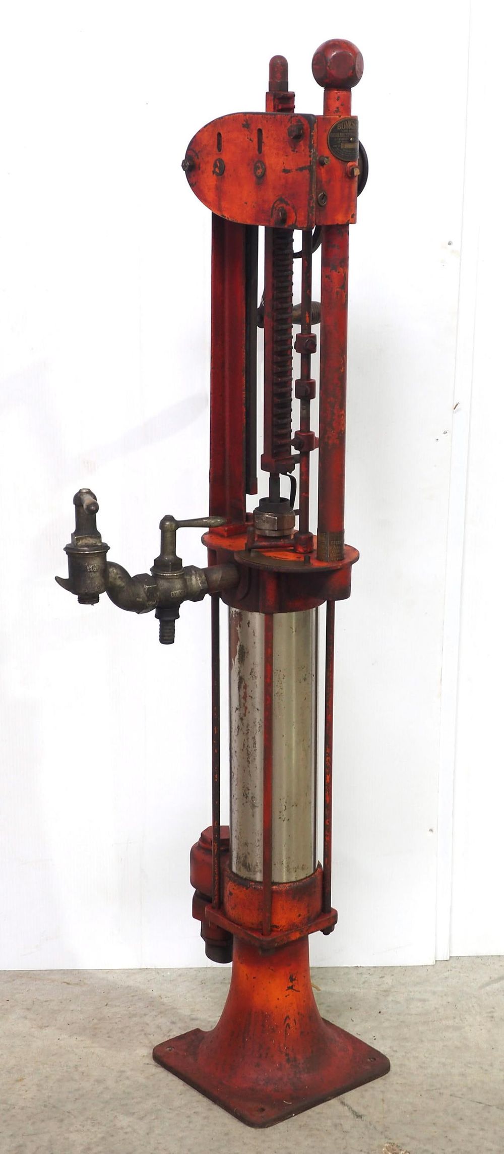 Lot 1068: Bowser hand-crank gas pump