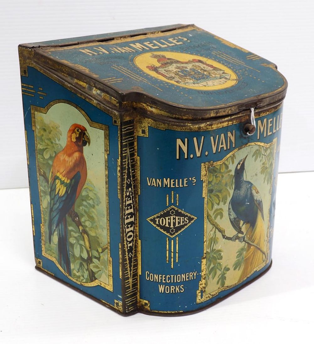 Lot 1070: Tin country store container