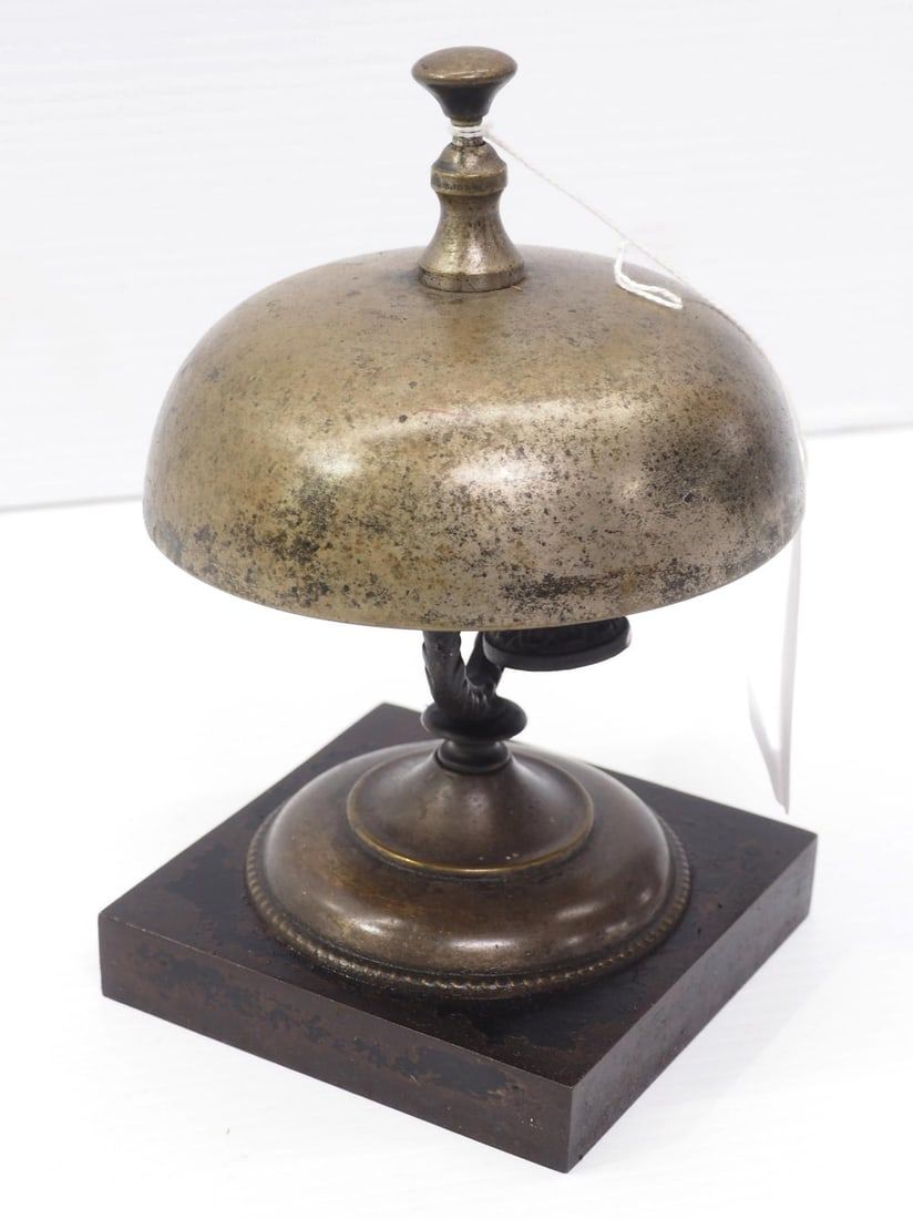 Lot 1072: Brass hotel desk bell
