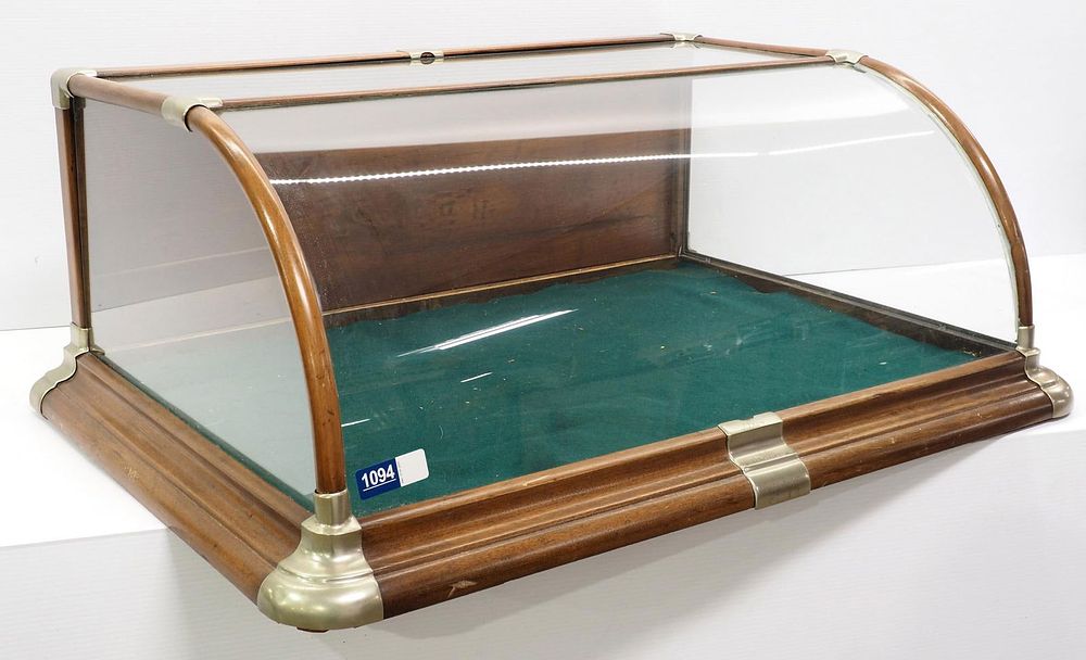 Lot 1094: Countertop showcase