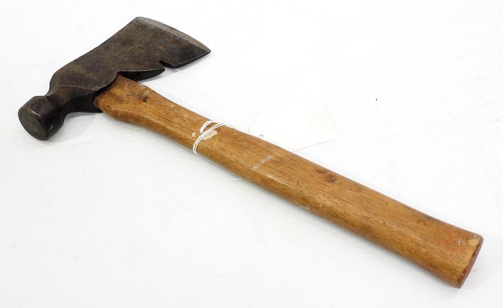Lot 1104: Kelly Vanadium hatchet