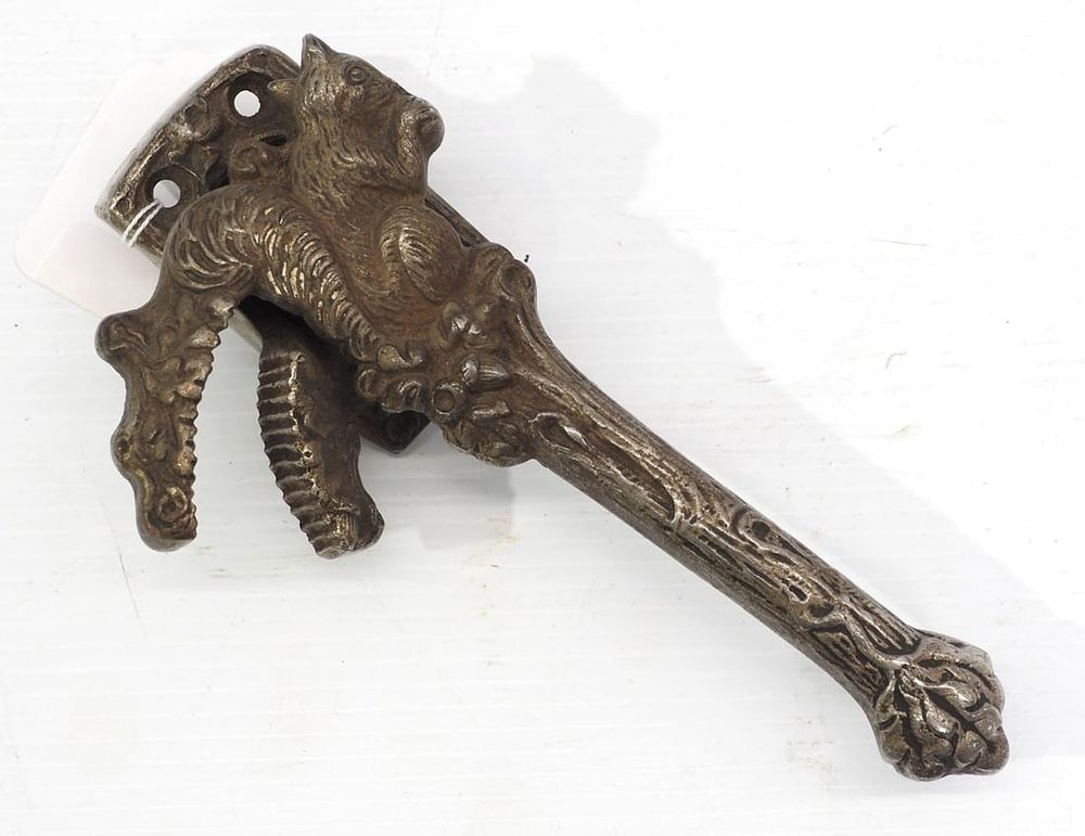 Lot 1134: Cast iron mechanical nut cracker