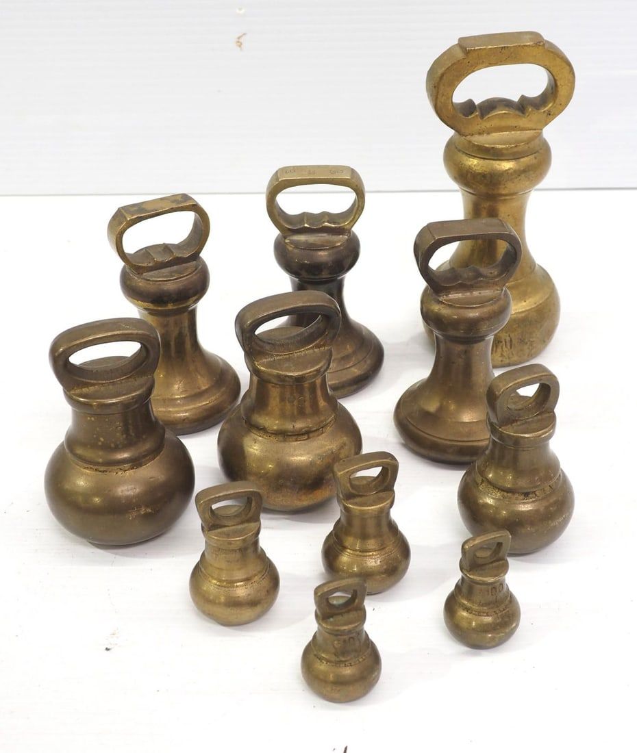Lot 1138: Brass 11-pc scale weight set