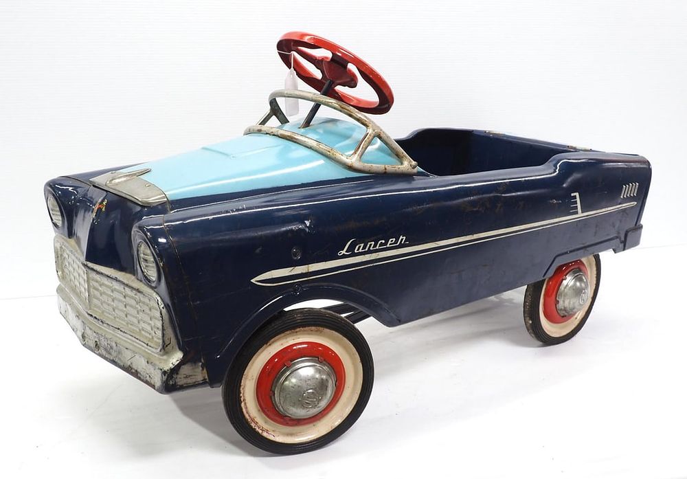 Lot 1166: Murray Lancer pedal car