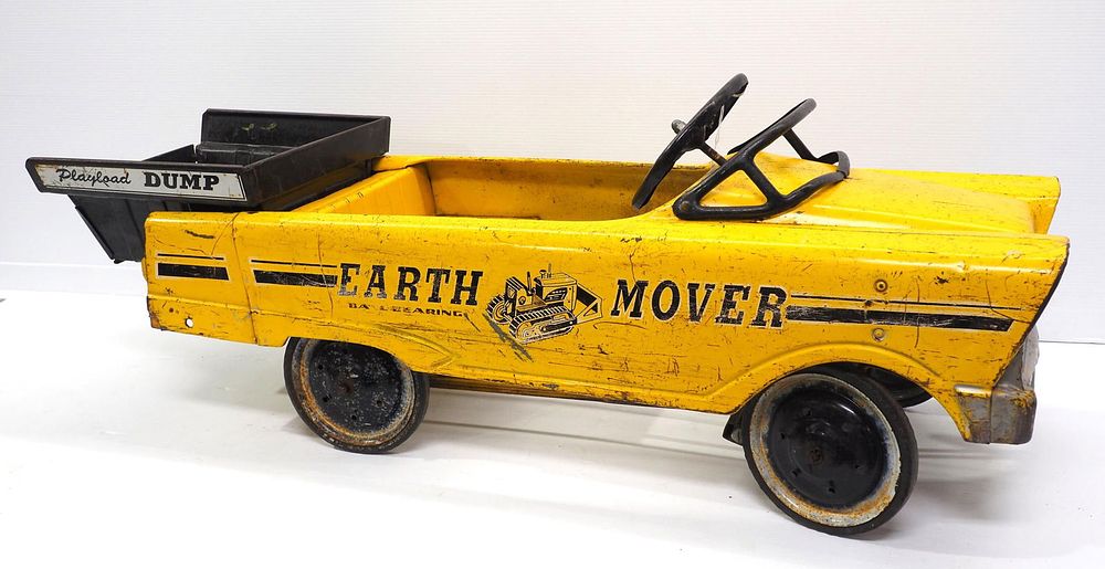 Lot 1172: Pedal earth mover car