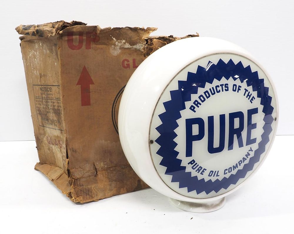 Lot 1193: Glass gas pump globe
