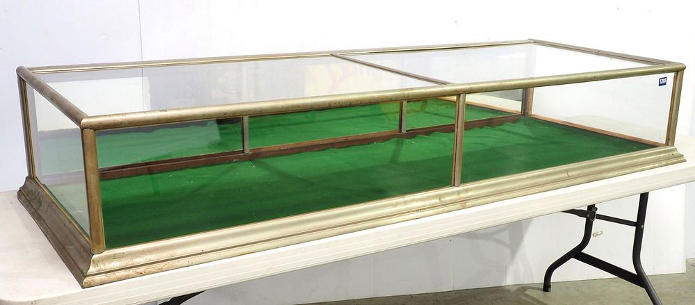 Lot 1205: Countertop showcase