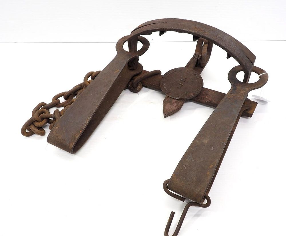 Lot 1206: Bear trap with teeth