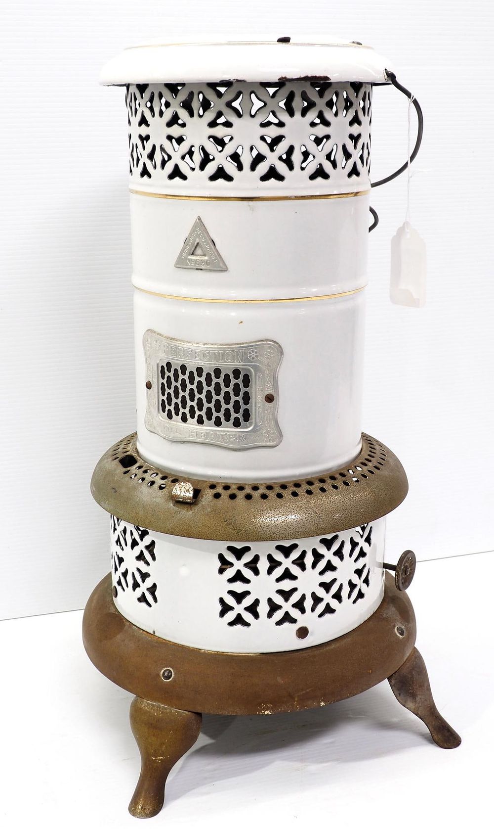 Lot 1242: Perfection white porcelain parlor stove