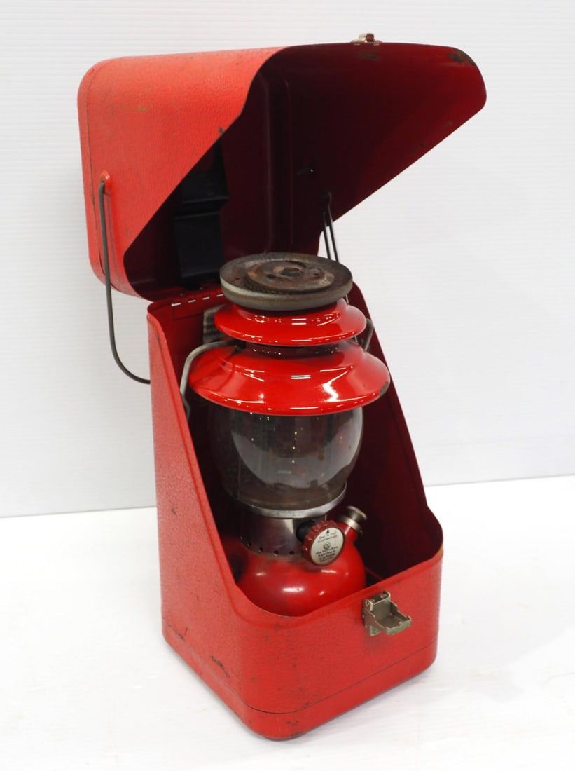 Lot 1247: Coleman 200A lantern in metal case