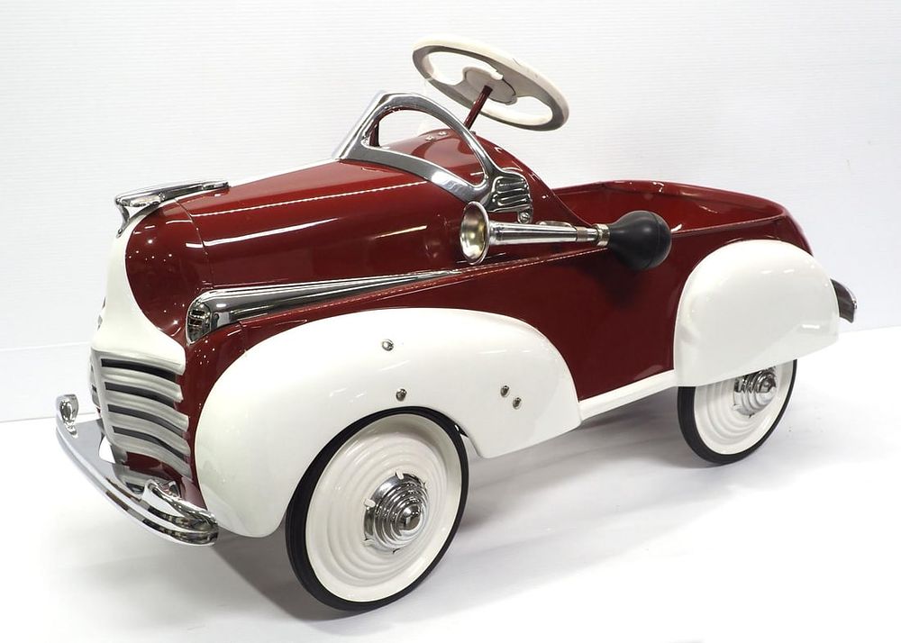 Lot 1261: Pedal car
