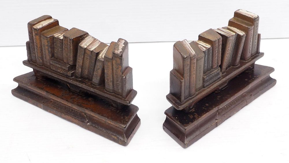 Lot 1283: Pair of Shakespeare book ends