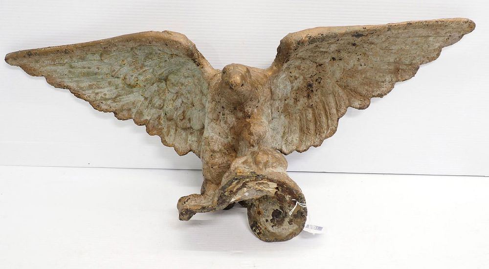 Lot 1284: Early cast iron eagle building statue