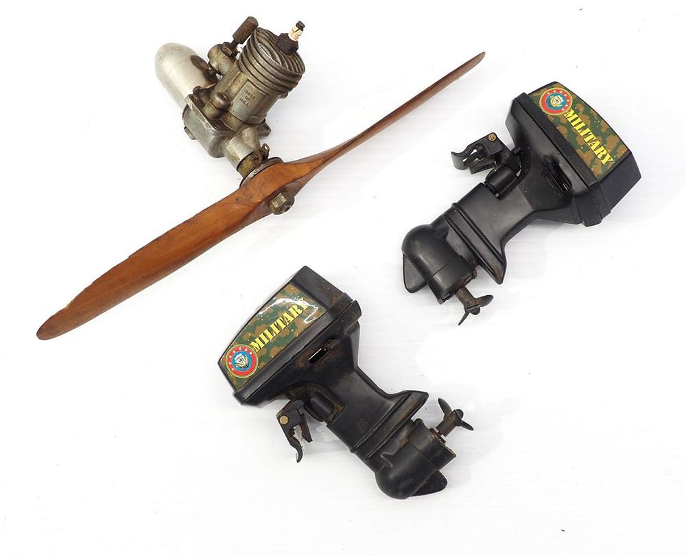 Lot 1289: (2) Toy boat motors