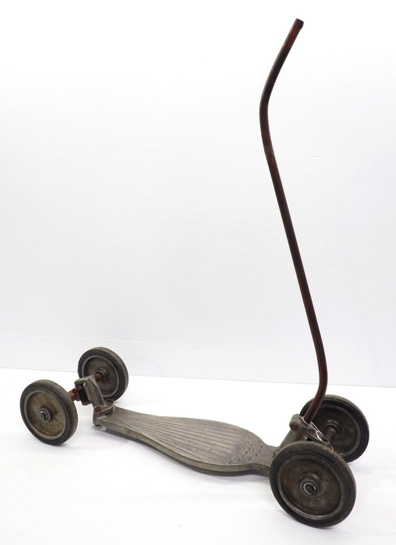 Lot 1296: Jet Skeeter child's scooter toy