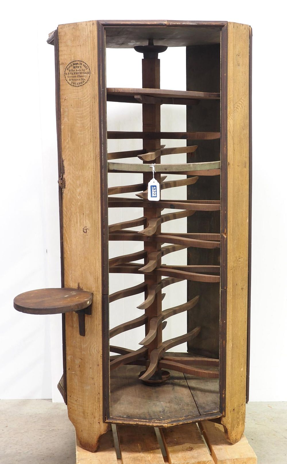 Lot 1322: Early wooden octagon pie safe