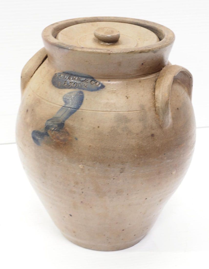 Lot 1331: 1 gallon Clark & Co. Lyon crock with lid