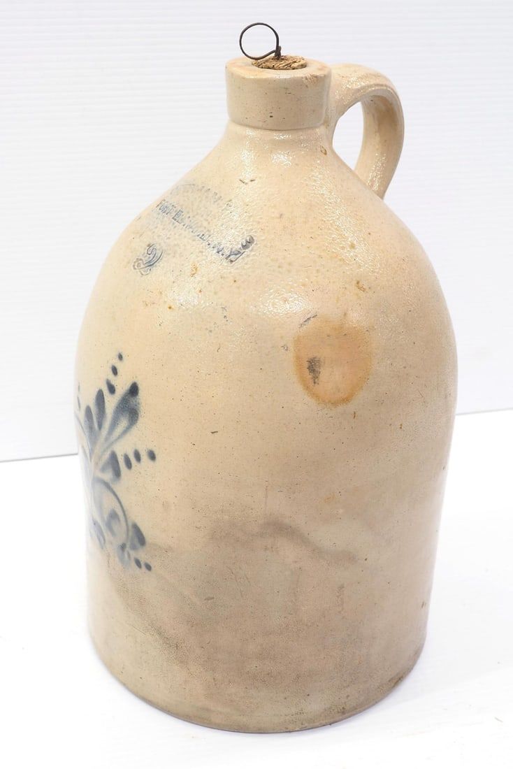 Lot 1332: 2 gallon decorated crock jug