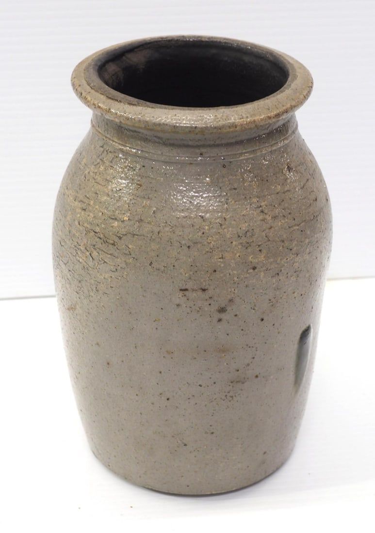 Lot 1333: 2 quart crock with turkey droppings