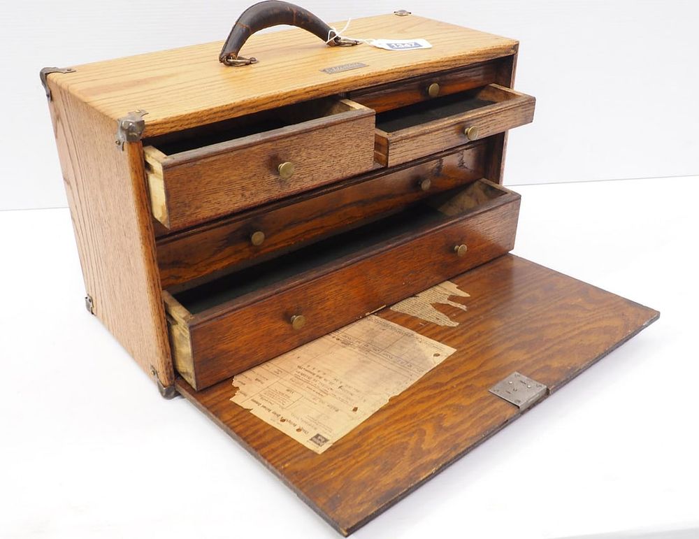 Lot 1347: Oak machinist chest