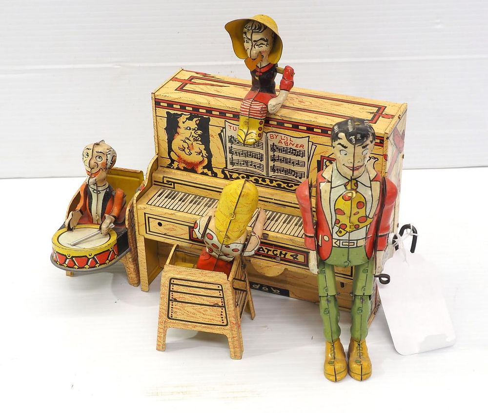 Lot 1351: Unique Art tin wind-up toy