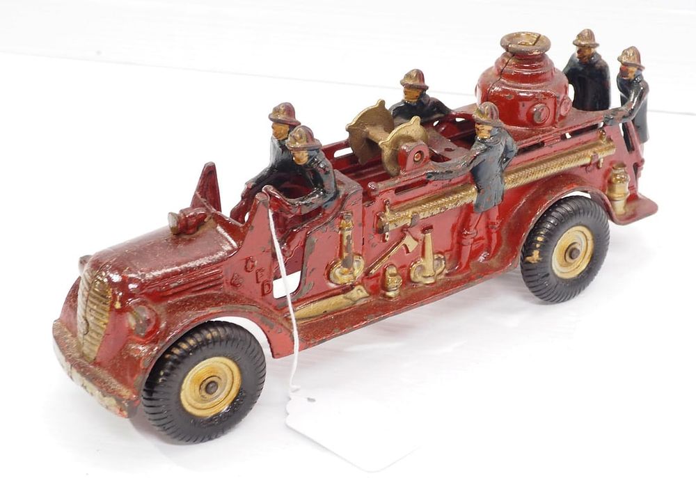 Lot 1361: Cast iron Arcade fire truck