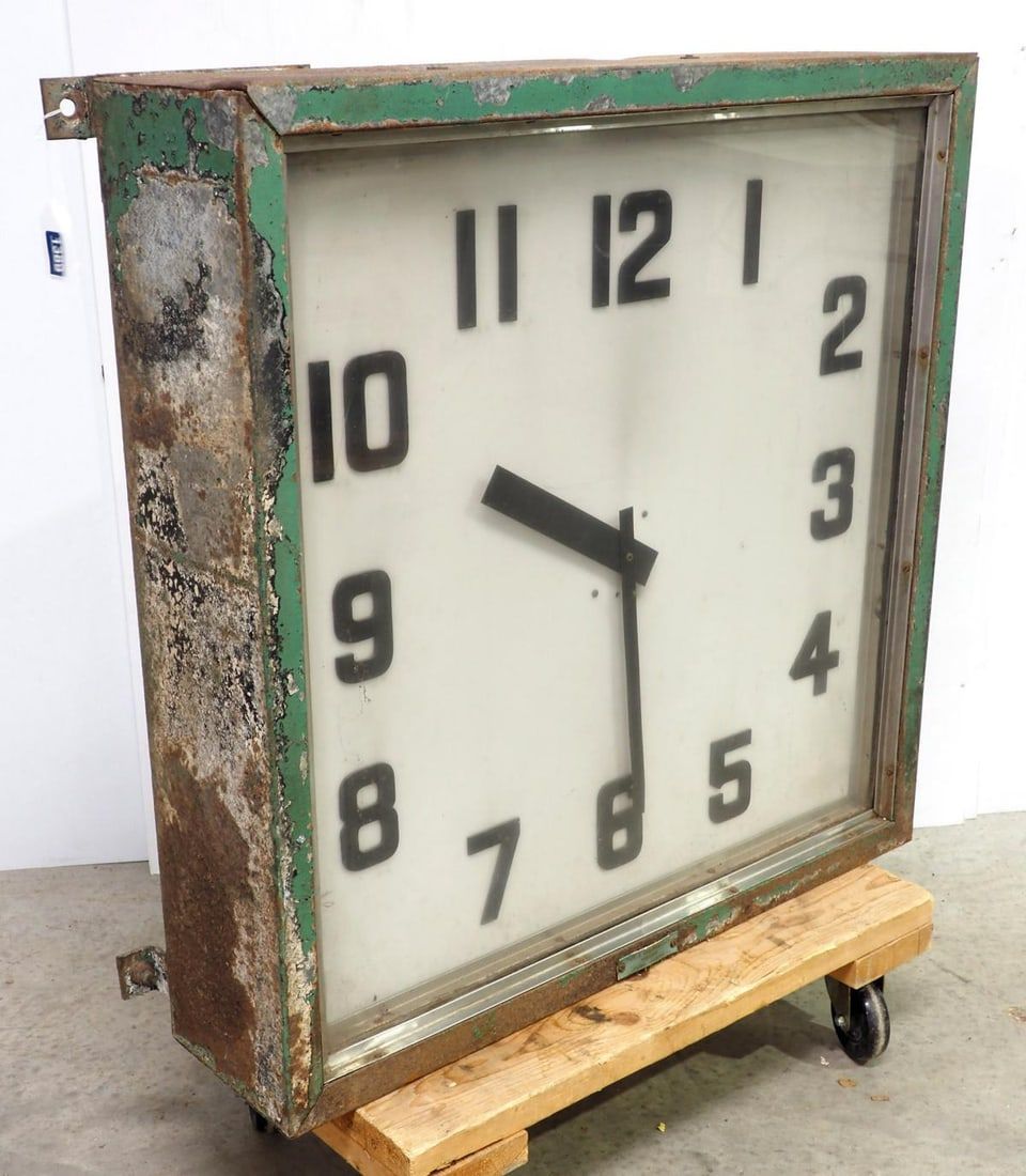 Lot 1389: Town square clock
