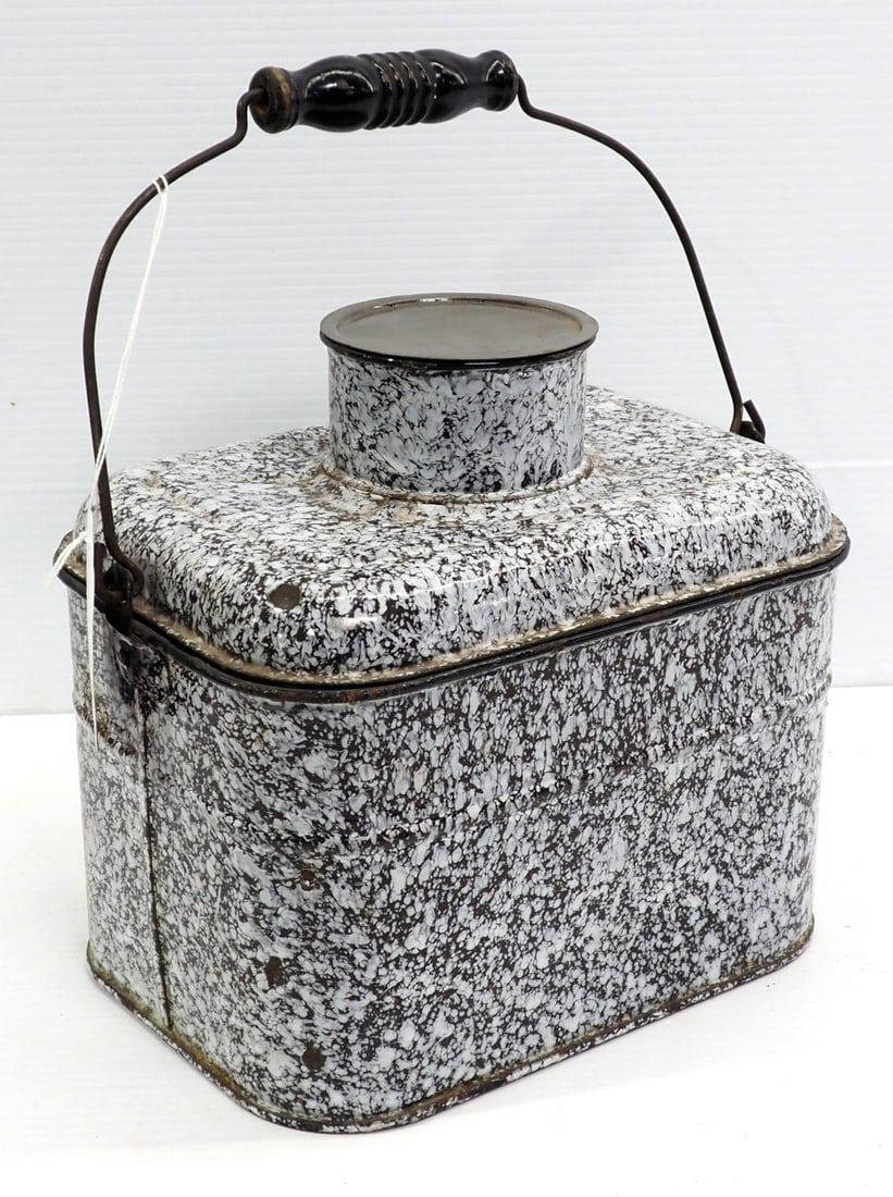 Lot 67: Granite lunch pail