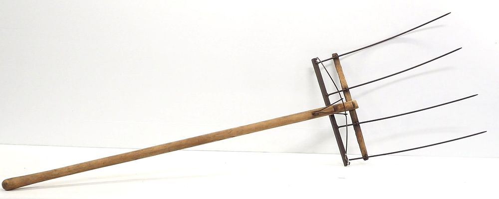 Lot 96: Early primitive 4-tine fork