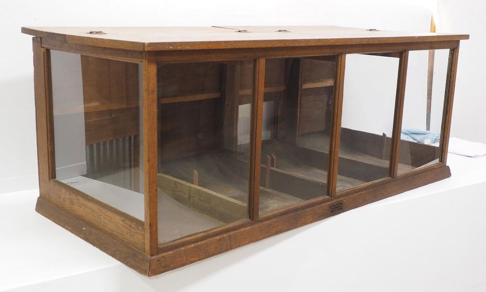 Lot 125: Countertop Bowe Coffee Case