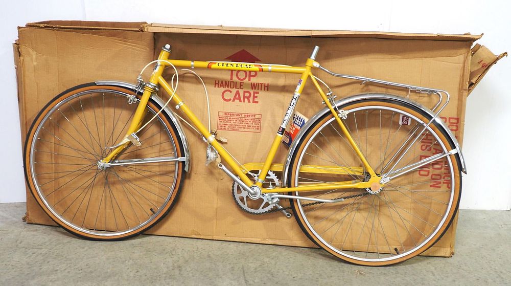 Lot 202: Huffy Men's Bicycle with original box