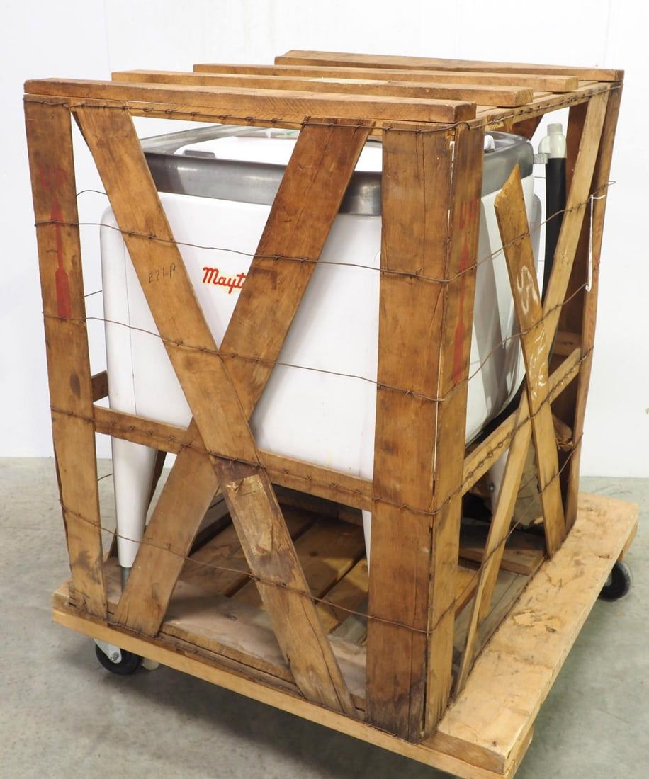 Lot 307: Maytag wringer wash machine
