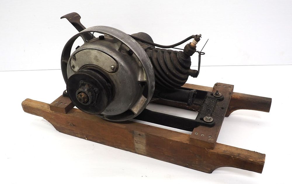 Lot 361: Maytag 1-cyl. Kick-start engine