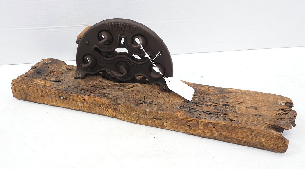 Lot 364: Nuway 'half moon' rope maker