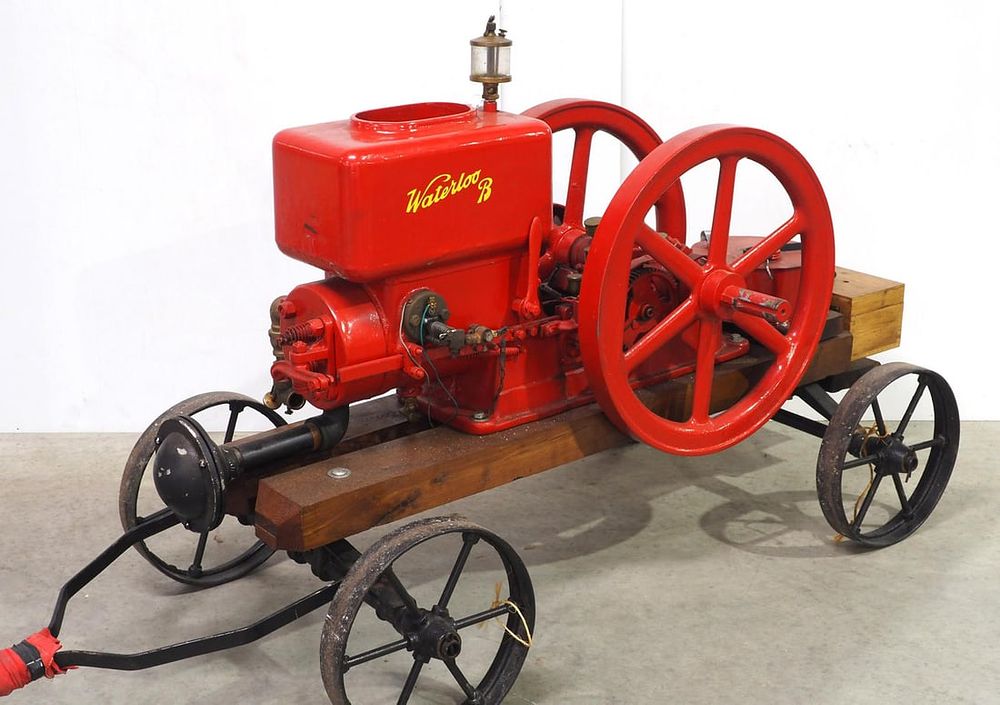 Lot 374: Waterloo Boy Type H 3 HP engine