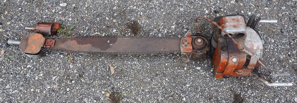 Lot 395: Mercury chainsaw