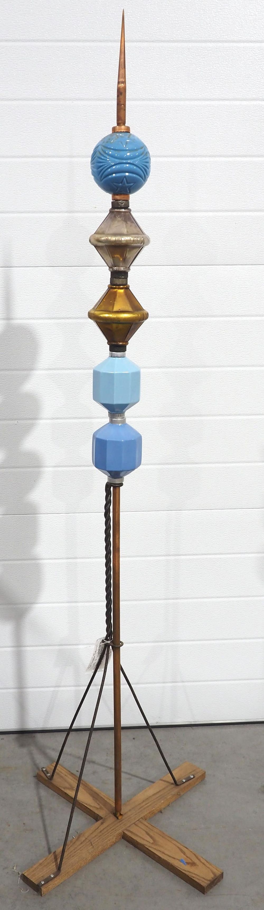Lot 622: Lightning rod with 5 glass balls