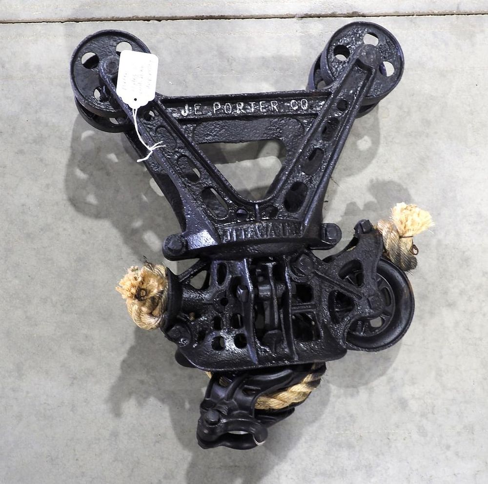 Lot 653: Porter Flying V wood beam hay carrier with pulley