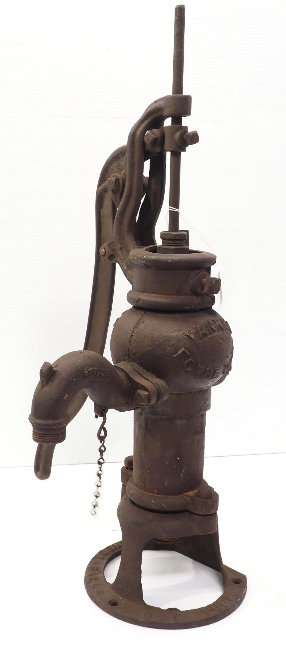 Lot 689: Cast iron Yankee Force Co. well pump