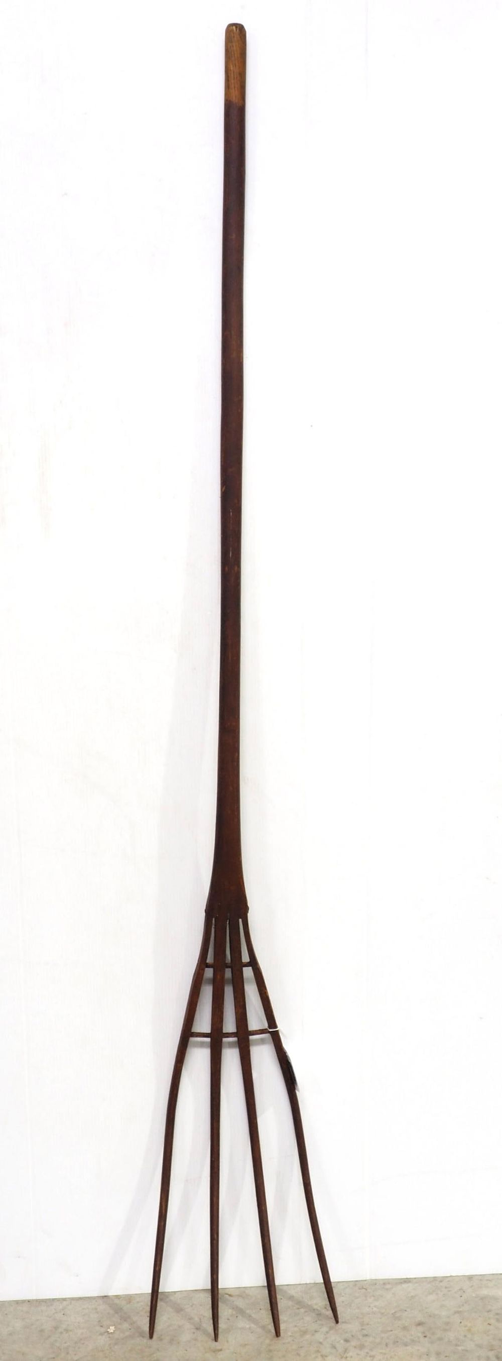 Lot 729: 4-tine primitive fork